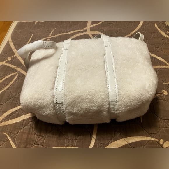 Brand new, never used Balenciaga Barbes E - W small shearling tote in white - Picture 3 of 8